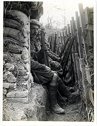 黑衛士守備法國拉旺蒂的戰壕，攝於1915年8月。在第一次世界大戰期，絕大部分黑衛士部隊都被派到歐洲西線的戰壕。