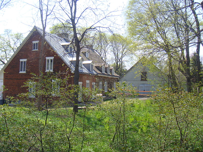 File:Hurtubise House in May 2015 - 08.JPG