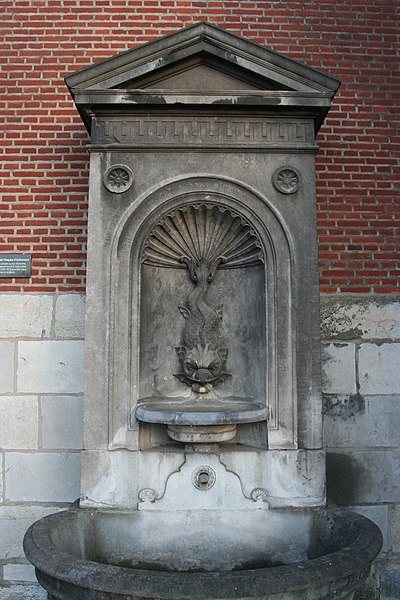 File:Huy 120812-07 Fontaine Hospice d'Oultremont.JPG