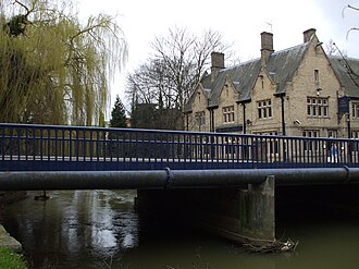 Hythe Bridge and the Oxford Retreat pub, viewed from the north. HytheBridge.jpg