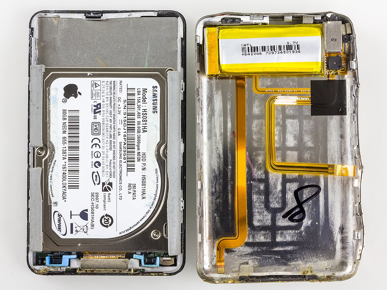 File:IPod classic 80 GB (A1238, YMV) - case opened-0014.jpg 