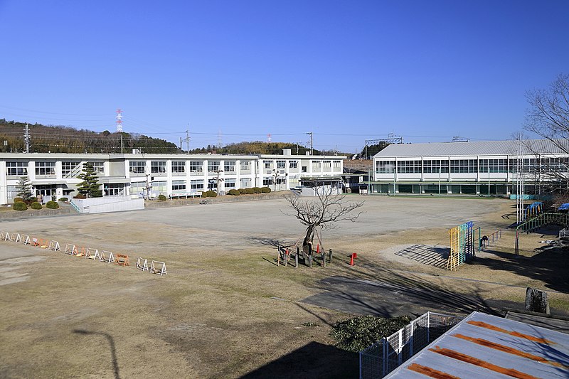 File:Ibo Elementary School, Homi-cho Toyota 2019.jpg