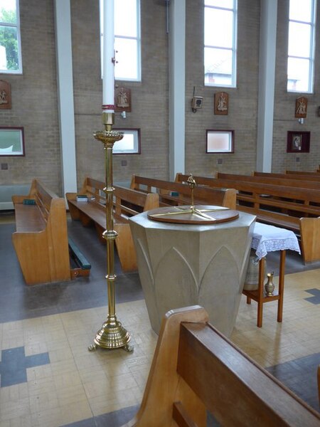 File:Inside St Columba's RC Church, Walney Island (f) - geograph.org.uk - 4478216.jpg