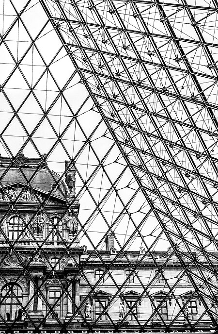 ไฟล์:Inside of the Louvre pyramid (202649459).jpg