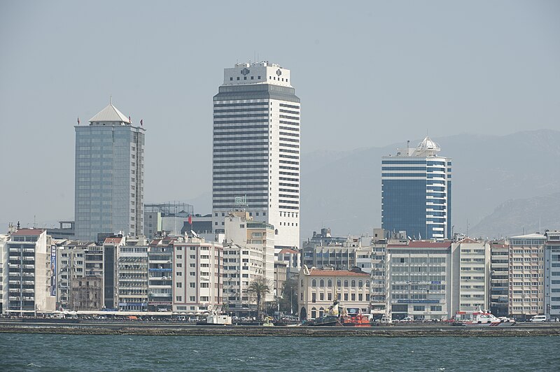 File:Izmir Ferry ride from Karşıyaka İskelesi to Konak İskelesi 6438.jpg