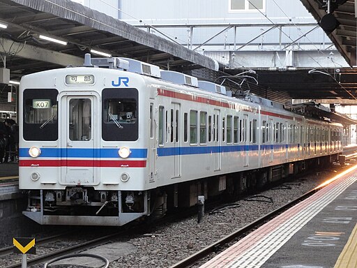 JR West JNR105 series Kabe Line