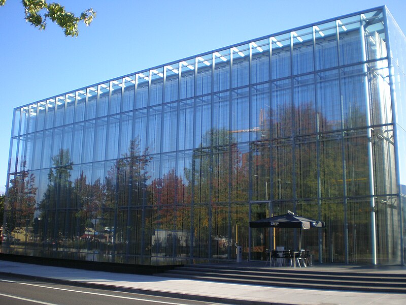 File:Jaqua Center, University of Oregon 2011.jpg