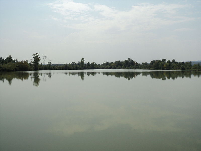 File:Jezero broj 1 Šljunčare Ozalj.JPG