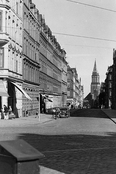 File:Jungfernstieg, Ecke Eckernförder Straße (Kiel 73.933) (cropped).jpg