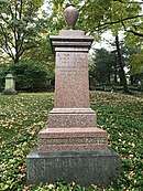 Gravesite of Justice Benjamin Curtis na hřbitově Mount Auburn v Cambridge v Massachusetts