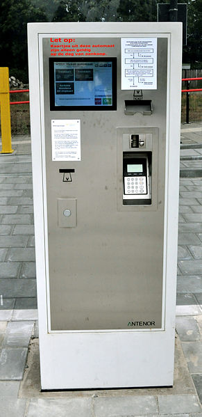 File:Kaartautomaat Veolia.JPG