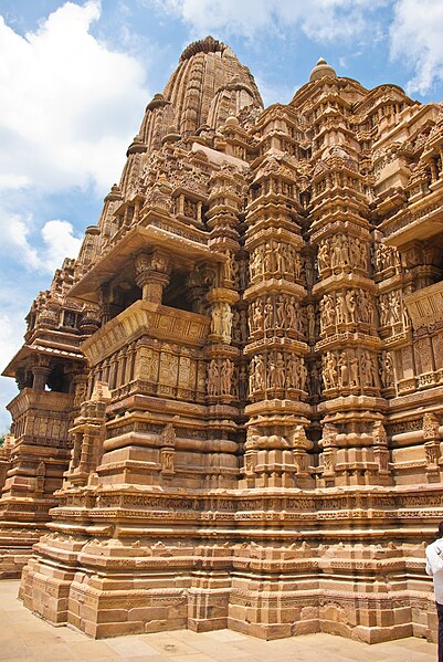 File:Kandariyā Mahādeva temple 03.jpg