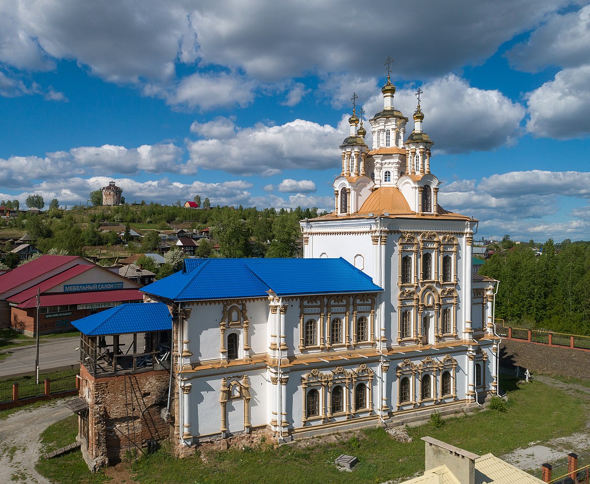 Введенский собор Карпинск фасад