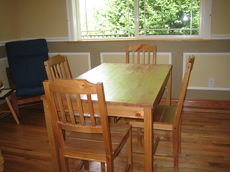 File:Kitchen table.jpg