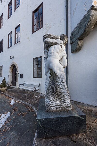 File:Klagenfurt Annabichl Suppanstrasse 69 Schloss Ehrenhausen Skulptur "nous" 25012016 0305.jpg