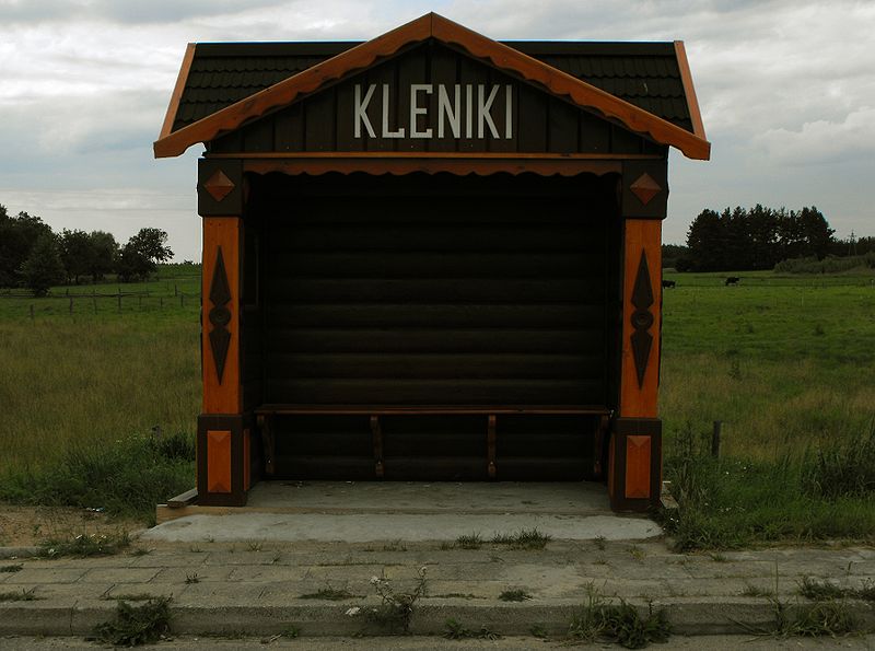 File:Klejniki - bus stop 01.jpg