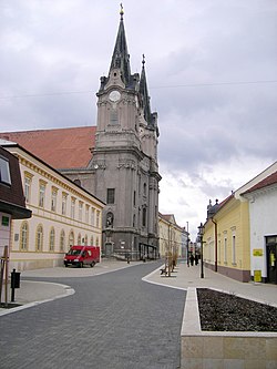Kostel svatého Ondřeje (Komárno) a Palatínova ulice