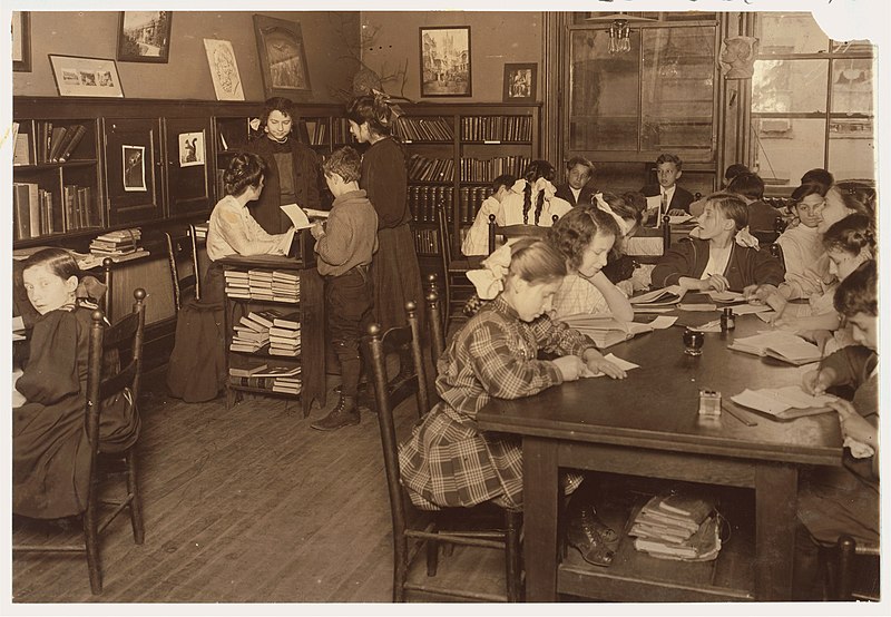 File:Library, Henry St. Settlement. New York City. LOC cph.3a48918.jpg