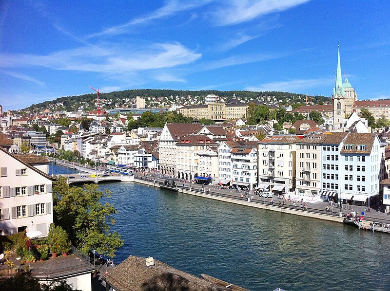 File:Lindenhof- View on Niederdorf.JPG