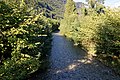 wasserführend von der Brücke flussabwärts