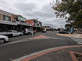 Tiendas locales en Centreway en el lado este, Keilor East.jpg