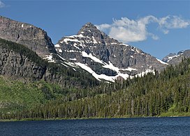 Lone Walker Gunung, dari Dua Obat Lake.jpg