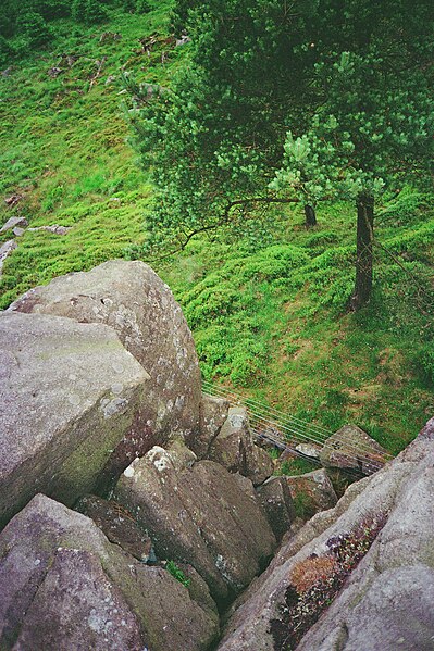 File:Long drop Whelpstone Crag - geograph.org.uk - 1704605.jpg