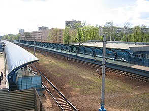 Вид на платформы с пешеходного моста до 2018 года