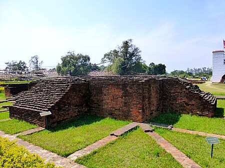 Tập_tin:Lumbini_-_Excavated_Buildings,_Lumbini_(9241388221).jpg