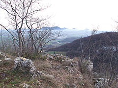 I Colli Euganei emergenti dalla foschia della pianura, visti dal Monte della Croce, sopra Lumignano