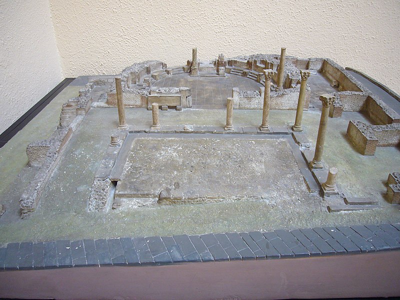 File:MCR - maquette della biblioteca di Timgad 1150146.JPG