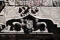 Detalle de una ventana con el escudo de Hostalric Sabastida Montbui