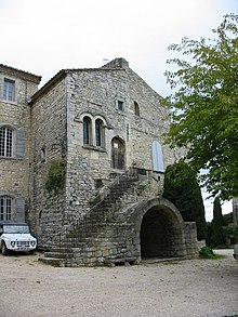 La maison natale de Crillon le brave sur la place de l'Église.