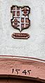 Das ehemalige Malteserschloss Heitersheim, jetzt im Besitz des Ordens der barmherzigen Schwestern vom Hl. Vinzenz von Paul Wappen und Jahreszahl am Torturm