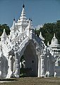 Mandalay-Kuthodaw-09d-Tor-gje.jpg
