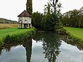 Taubenhaus am Fluss Manoire am Château du Lieu-Dieu