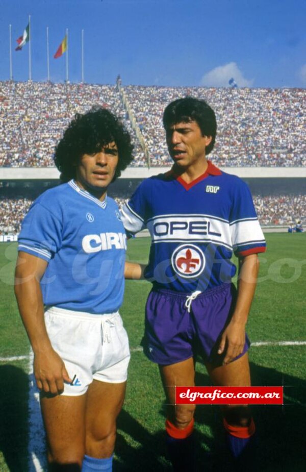 Passarella with Diego Maradona in May 1985