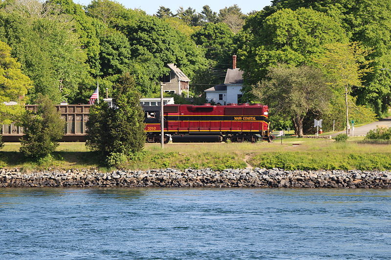 File:Mass Coastal train on east side of Canal, June 2014.jpg