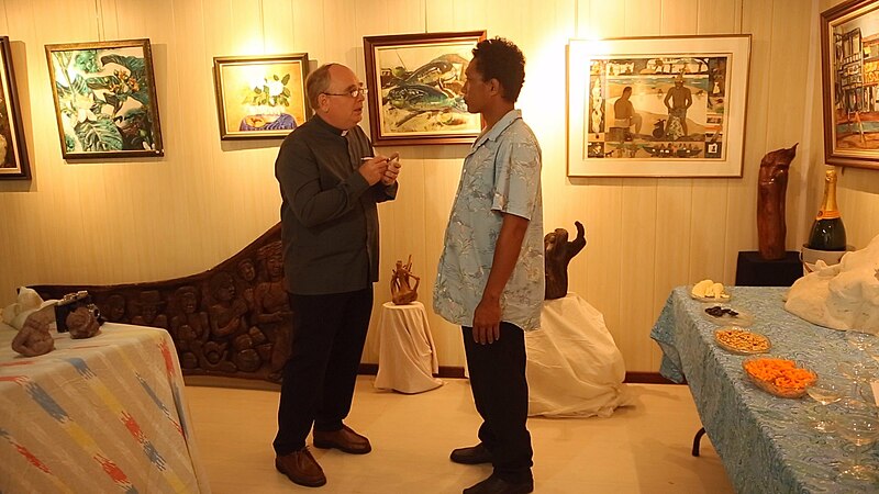 File:Meeting between Vaiere Mara and Patrick O Reilly at the Vaima gallery in Papeete.jpg