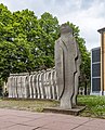 Kreiswehrersatzamt Freiburg mit Skulptur von Rainer Stiefvater, Metamorphose, 1987, seit 2014 Bundesanstalt für Immobilienaufgaben, Direktion Freiburg