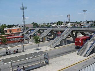 330px-Metrobus_stops_at_Exposici%C3%B3n_