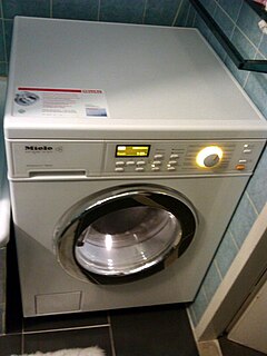 Washer-dryer Combination of a washing machine and a clothes dryer in a single device