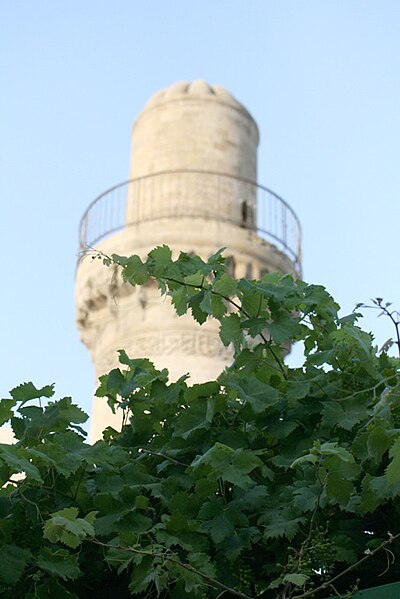 File:Minaret at khans mosque in shirvanshahs palace in baku 14thcentury.jpg