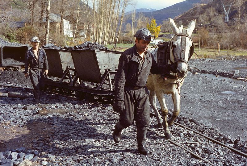 File:Mine charbon Matarrosa del Sil avril 1984-c.jpg