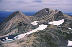 白山の残雪と火口湖