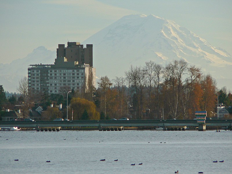 File:Mount Rainier 27477.JPG