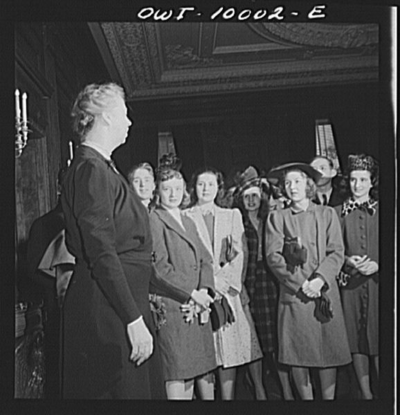 File:Mrs. Roosevelt apologizes to students for the disarray of the White House rooms which are being prepared for air raids8d23145v.jpg