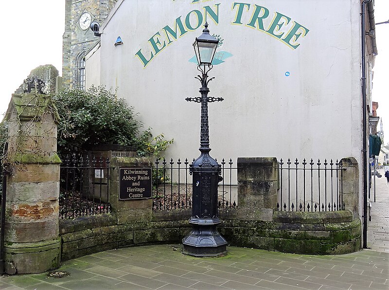 File:Mrs Glasgow's Memorial lampost, Kilwinning, North Ayrshire, Scotland.jpg