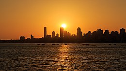 Mumbai 03-2016 77 sunset at Marine Drive.jpg