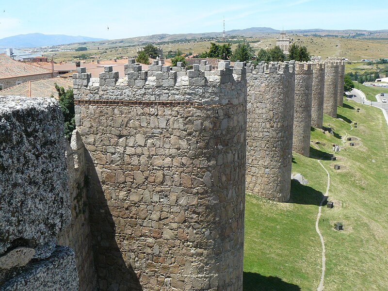 File:Muralla20110618124544P1120244.jpg